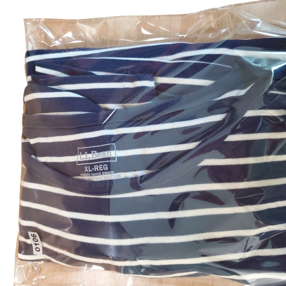 L.L. Bean Navy and White Striped Shirt. Women's XL. H106 - Picture 8 of 9